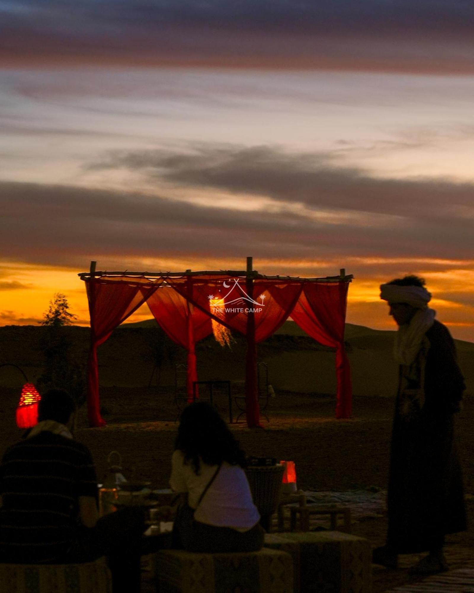 The White Camp - Your Merzouga Luxury Desert Camp & Erg Chebbi Dunes Camel Riding 외부 사진
