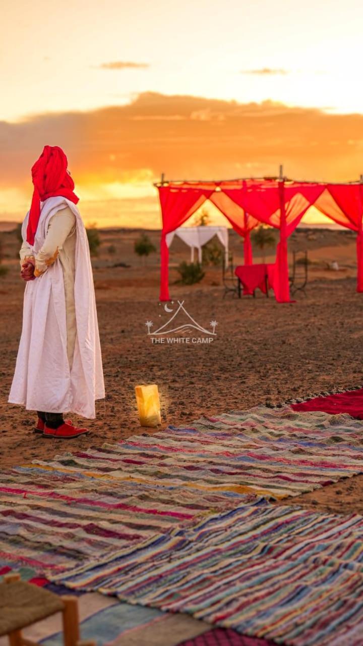 The White Camp - Your Merzouga Luxury Desert Camp & Erg Chebbi Dunes Camel Riding 외부 사진