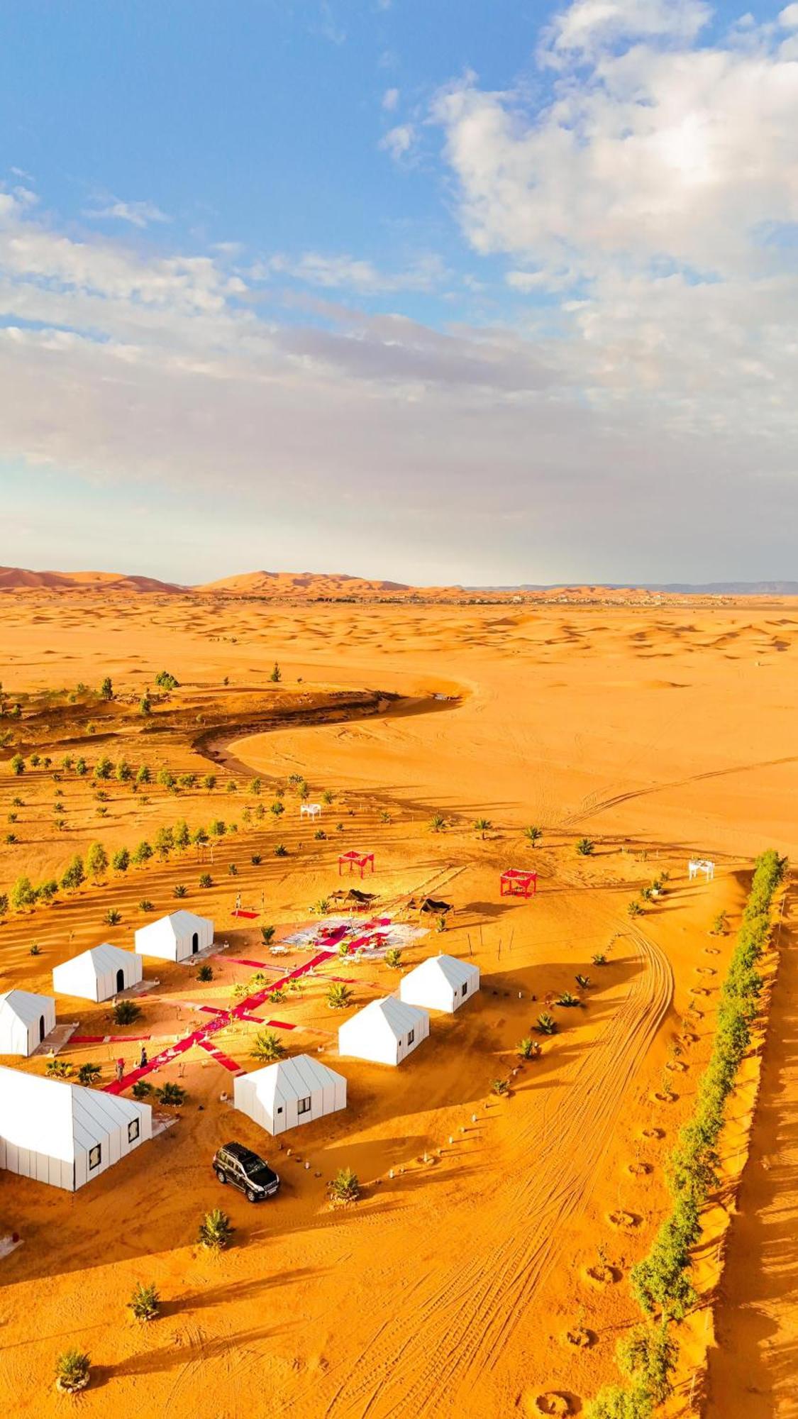 The White Camp - Your Merzouga Luxury Desert Camp & Erg Chebbi Dunes Camel Riding 외부 사진